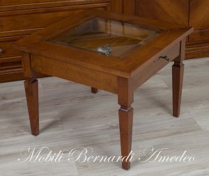 Tavolino classico da salotto in legno di noce con vetro e cassetto